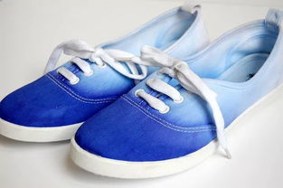 小白鞋穿出個(gè)性來！多款DIY改造方案，總有你想要的一種鞋